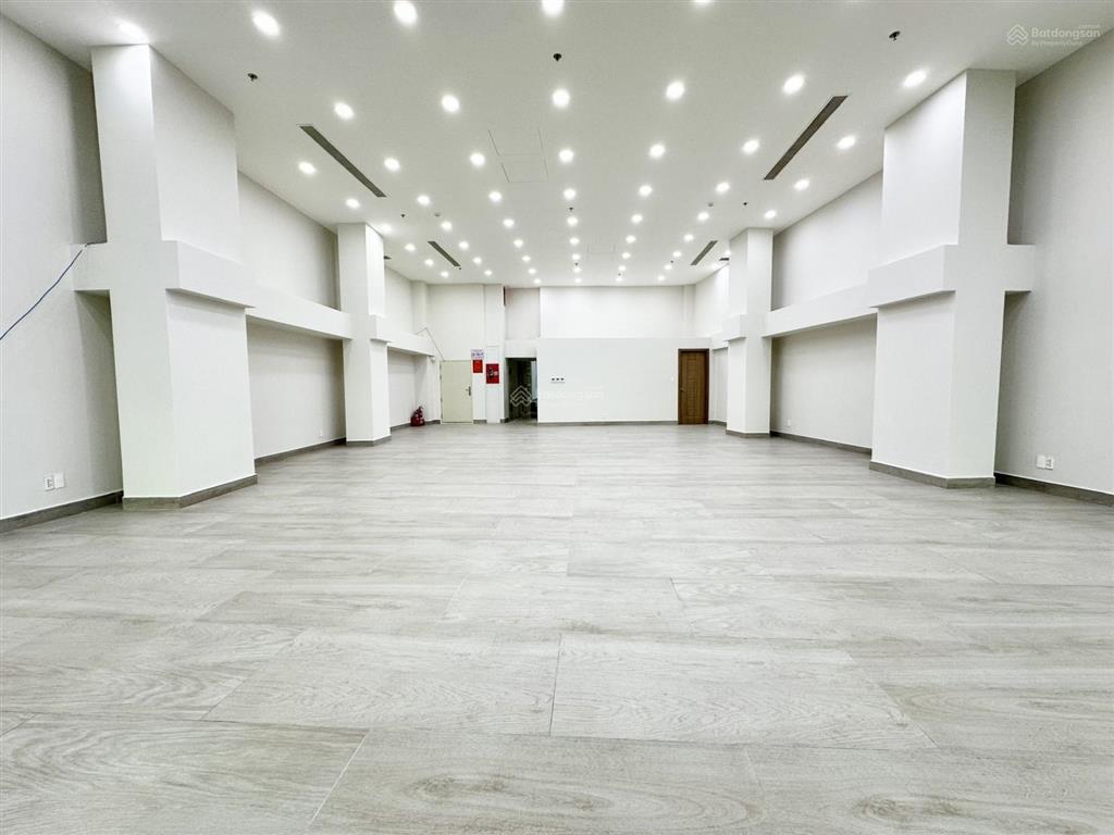Văn phòng mớinhiều diện tích lựa chọn từ 75 đến 305m2 mỗi sànnổi bật với không gian xanh hiện đại
