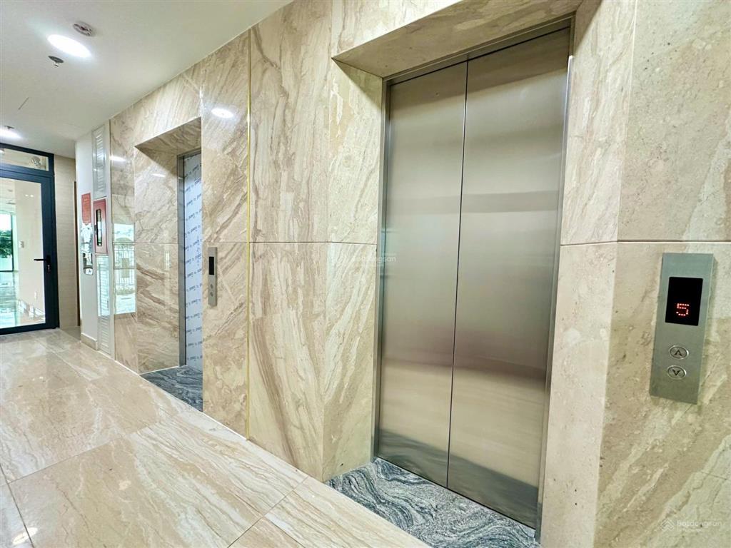 Văn phòng mớinhiều diện tích lựa chọn từ 75 đến 305m2 mỗi sànnổi bật với không gian xanh hiện đại