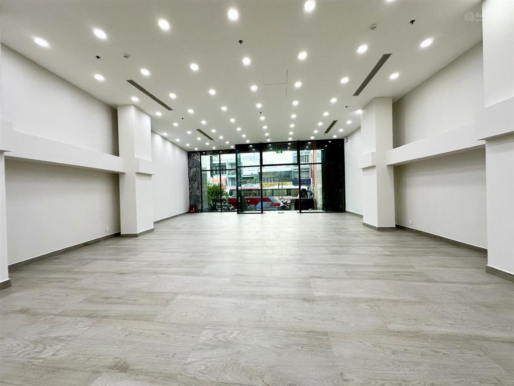 Văn phòng mớinhiều diện tích lựa chọn từ 75 đến 305m2 mỗi sànnổi bật với không gian xanh hiện đại