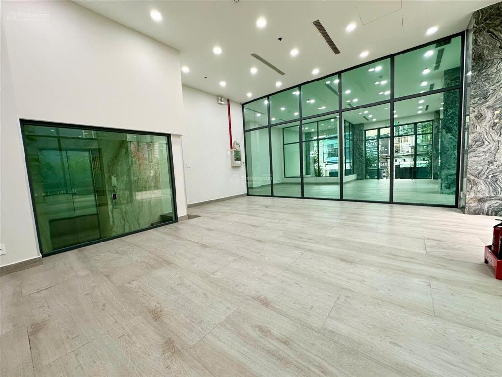 Văn phòng mớinhiều diện tích lựa chọn từ 75 đến 305m2 mỗi sànnổi bật với không gian xanh hiện đại