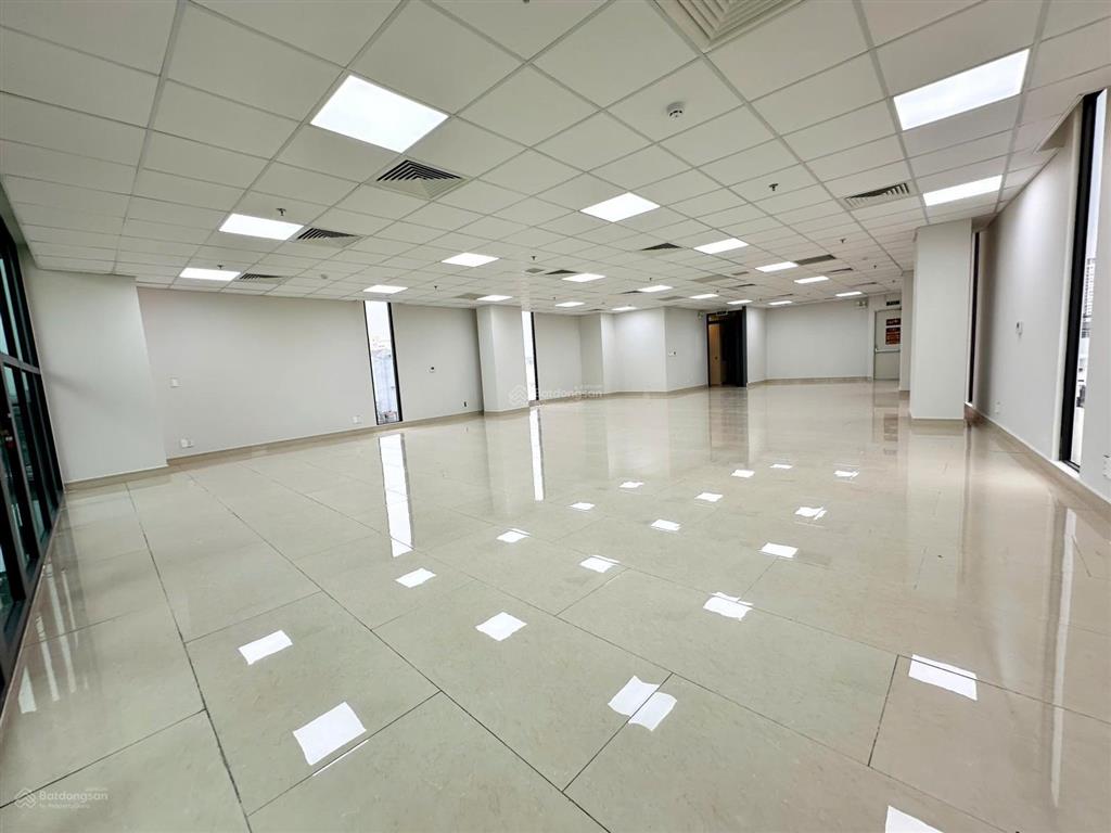 Văn phòng mớinhiều diện tích lựa chọn từ 75 đến 305m2 mỗi sànnổi bật với không gian xanh hiện đại