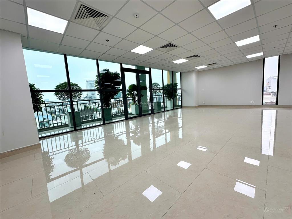 Văn phòng mớinhiều diện tích lựa chọn từ 75 đến 305m2 mỗi sànnổi bật với không gian xanh hiện đại
