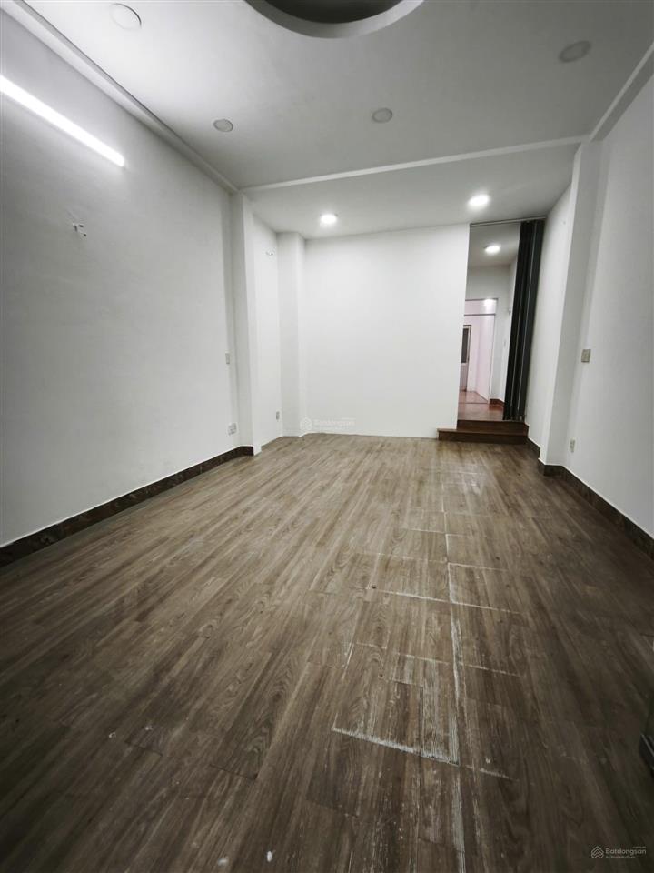 Cho thuê nhà 3 tầng 162m2, ngay starbucks ông ích khiêm phù hợp văn phòng, spa, livestream