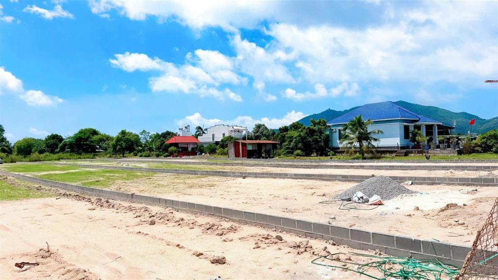 Đất gần biển view núi minh đạm cực đẹp  giá tốt, gần hồ sở bông