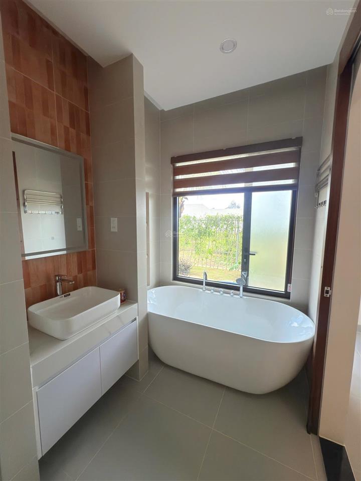 Nhà vườn mới đẹp gần biển dt 367m210x36160m2 thổ cư
mặt tiền đường nhựa 8m gần quốc lộ( 800m)