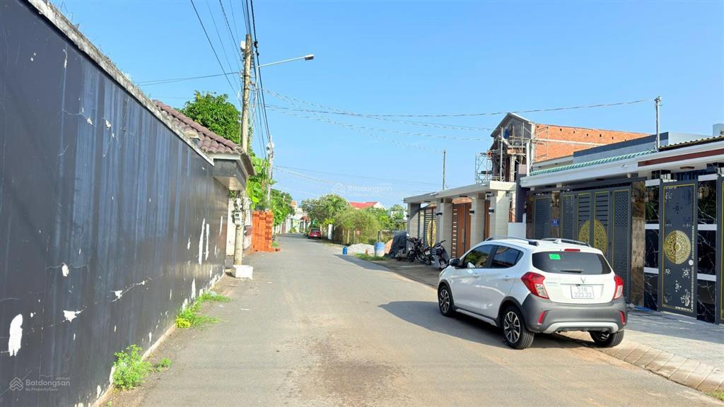 Vị trí trung tâm  tiện ích đầy đủ. mt cao văn ngọc sau nhà hát, nhà thờ long điền. 176m2  6,8x25m