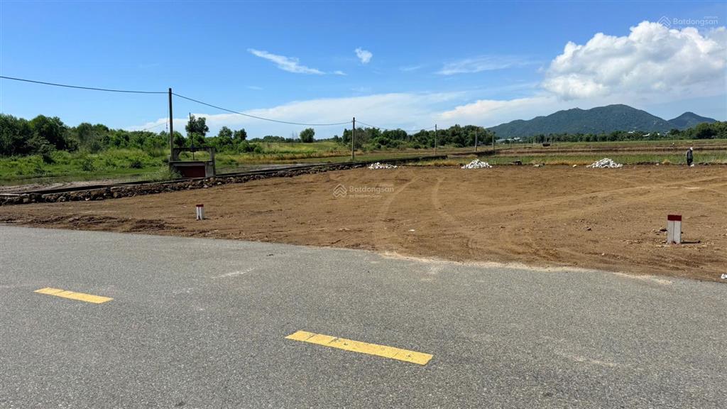 Lô nhà vườn đẹp gần biển  557m2, nở hậu 16m, view cánh đồng & núi minh đạm