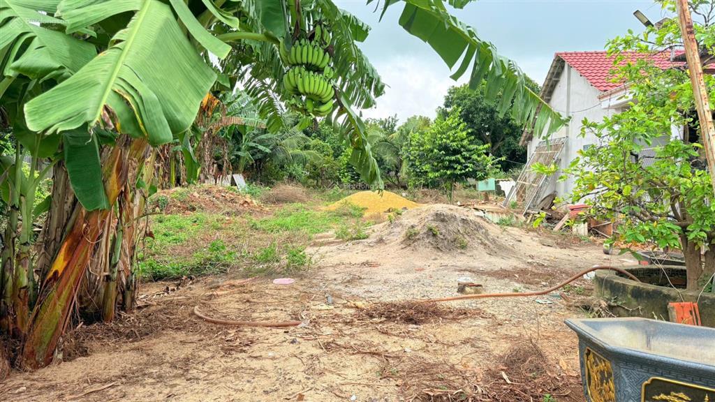 Bán lô nhà vườn gần chợ đất đỏ  649m2, nở hậu 25m, có 40m2 thổ cư
