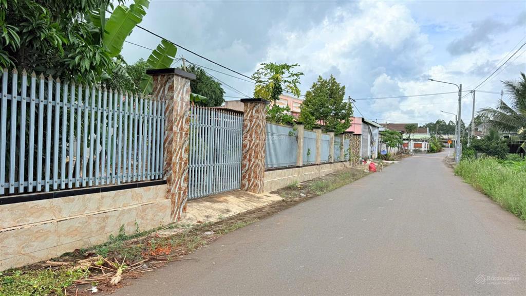 Bán lô nhà vườn gần chợ đất đỏ  649m2, nở hậu 25m, có 40m2 thổ cư