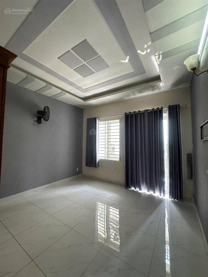 9,8 tỷ nhà hẻm dương quảng hàm 1 trệt  3 lầu