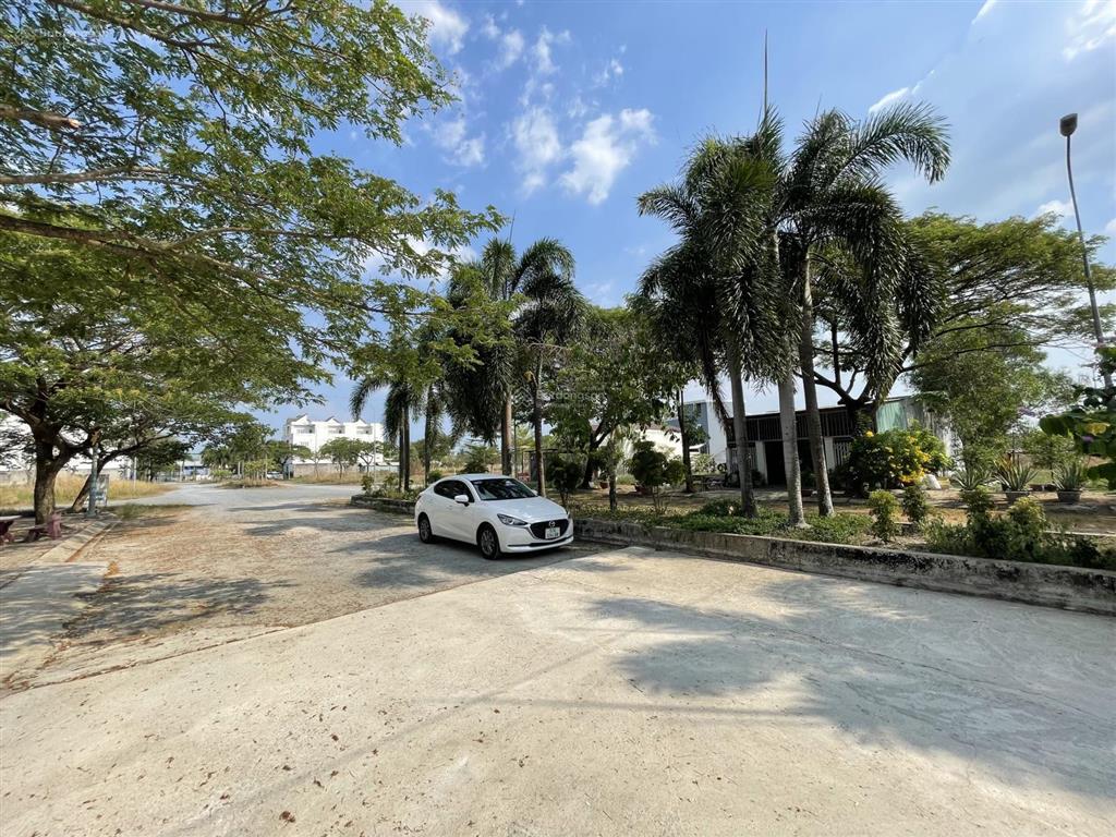 Lô đất mặt ngoài ngay cổng vào, cạnh công viên, khu dân cư daresco đức hoà, 140m2, thương lượng