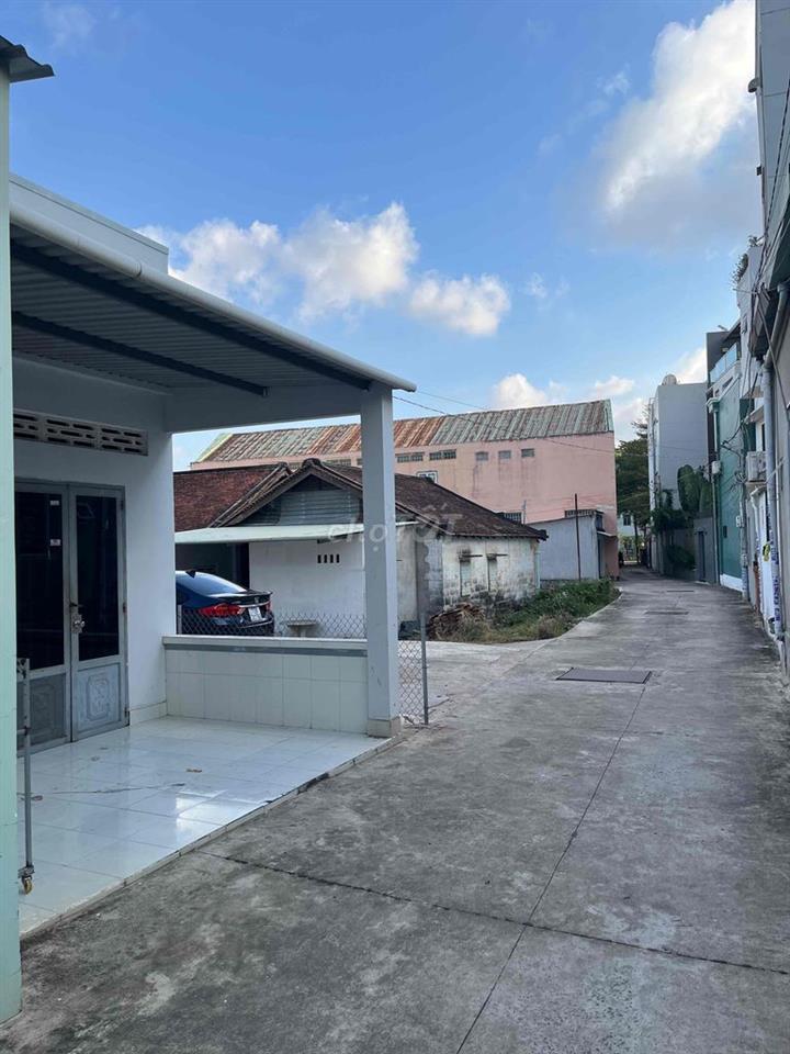 nhà cấp 4 chính chủ (mặt tiền hẻm) trung tâm