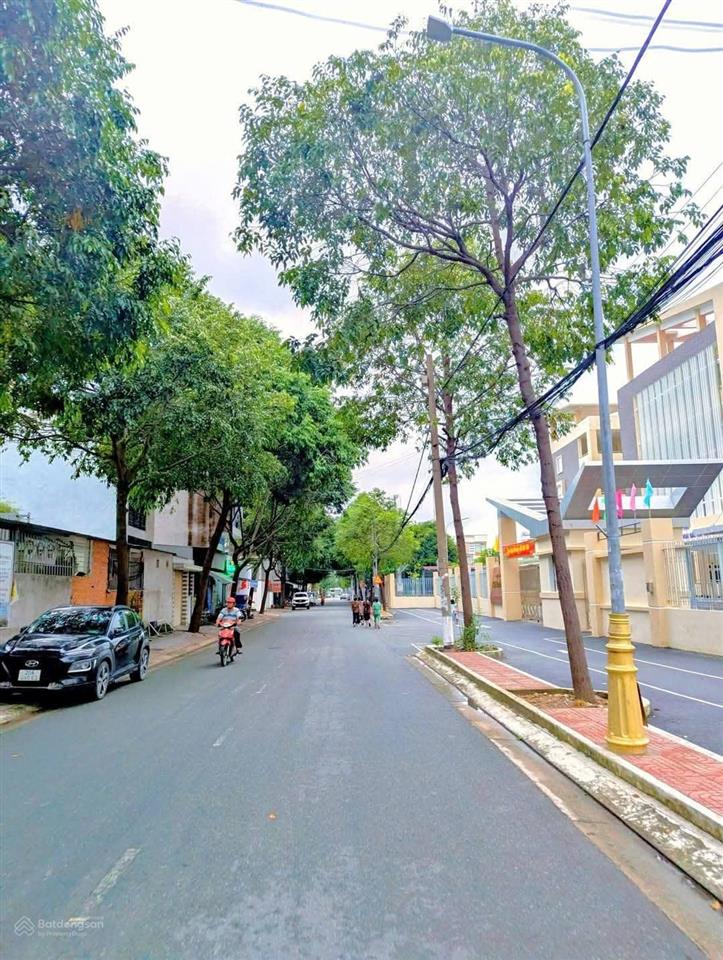Chính chủ bán nhà c4 cũ hẻm 135 lê quang định dt 77m hẻm 5m giá 5.5 tỷ