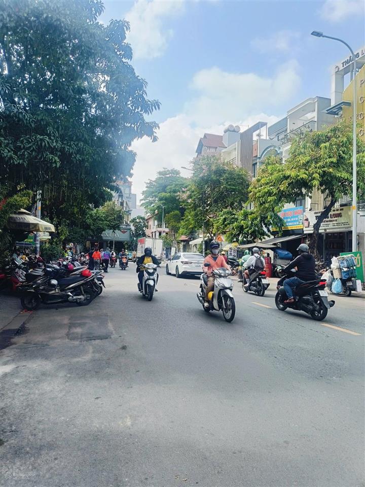 90m2 .mặt tiền diệp minh châu. q tân phú. 4x25m. giá 12,5 tỷ. (135tr/m2)