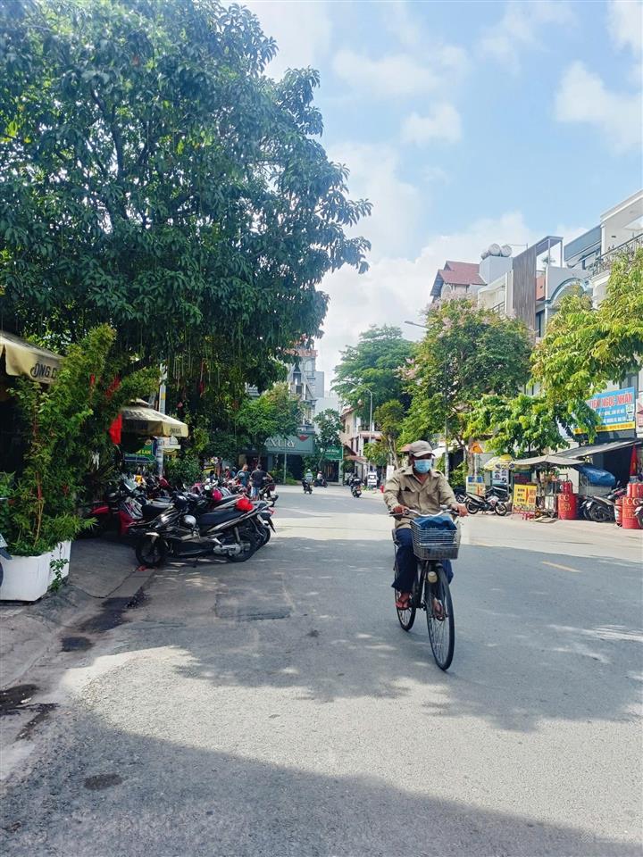 90m2 .mặt tiền diệp minh châu. q tân phú. 4x25m. giá 12,5 tỷ. (135tr/m2)
