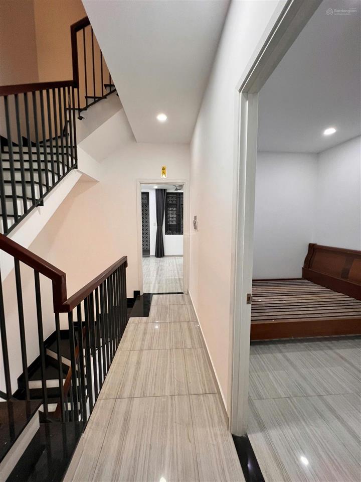 10,5 tỷ .( 60m2) .hxh 90 đường trần văn ơn hẻm 12m. q tân phú. dt 4x15m.