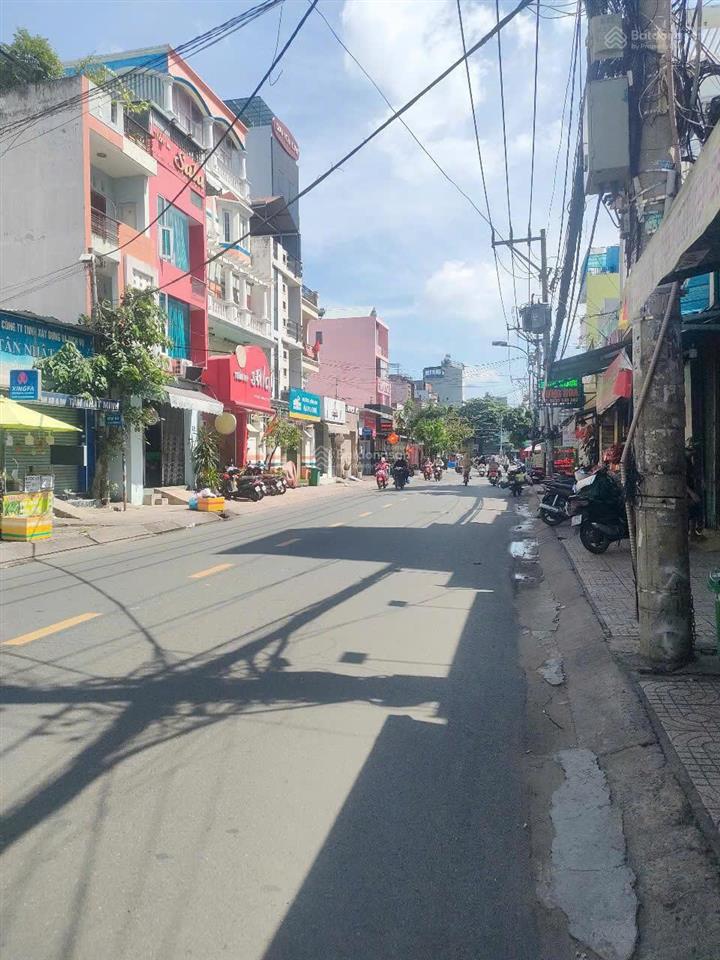 10,5 tỷ .( 60m2) .hxh 90 đường trần văn ơn hẻm 12m. q tân phú. dt 4x15m.