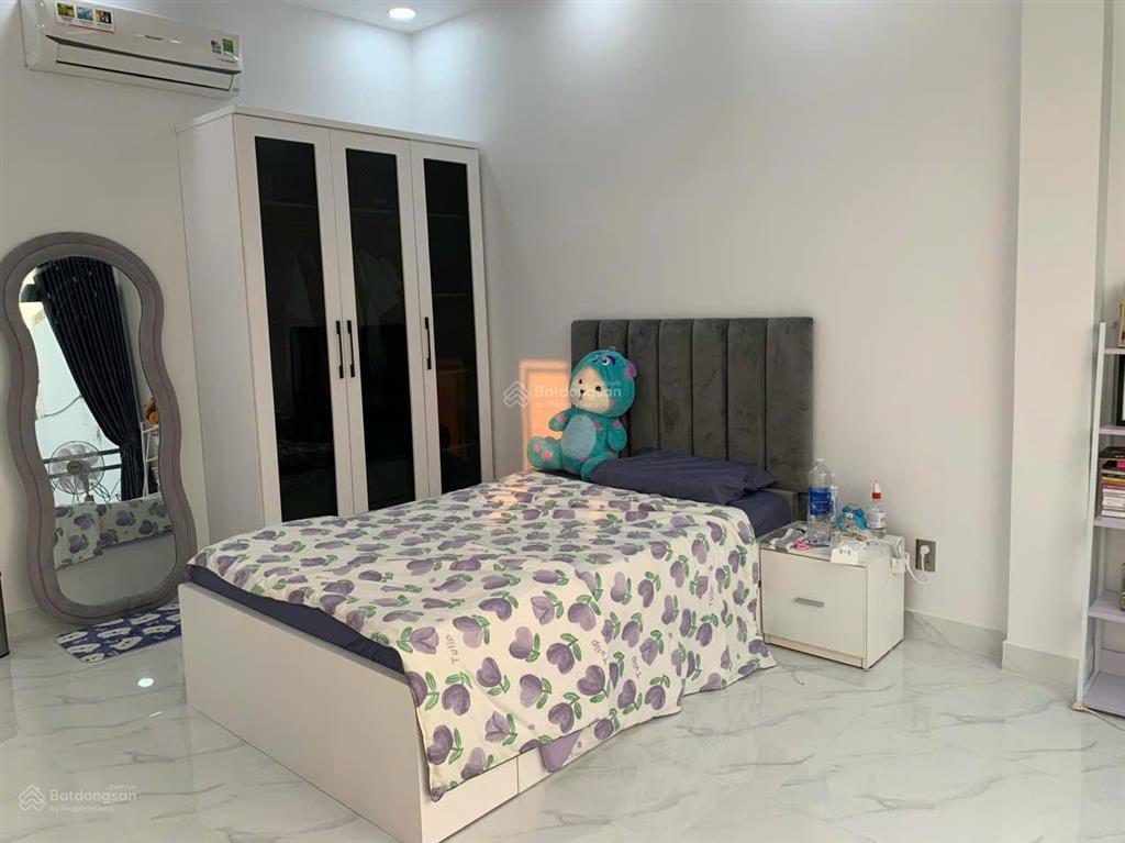 10,5 tỷ .( 60m2) .hxh 90 đường trần văn ơn hẻm 12m. q tân phú. dt 4x15m.