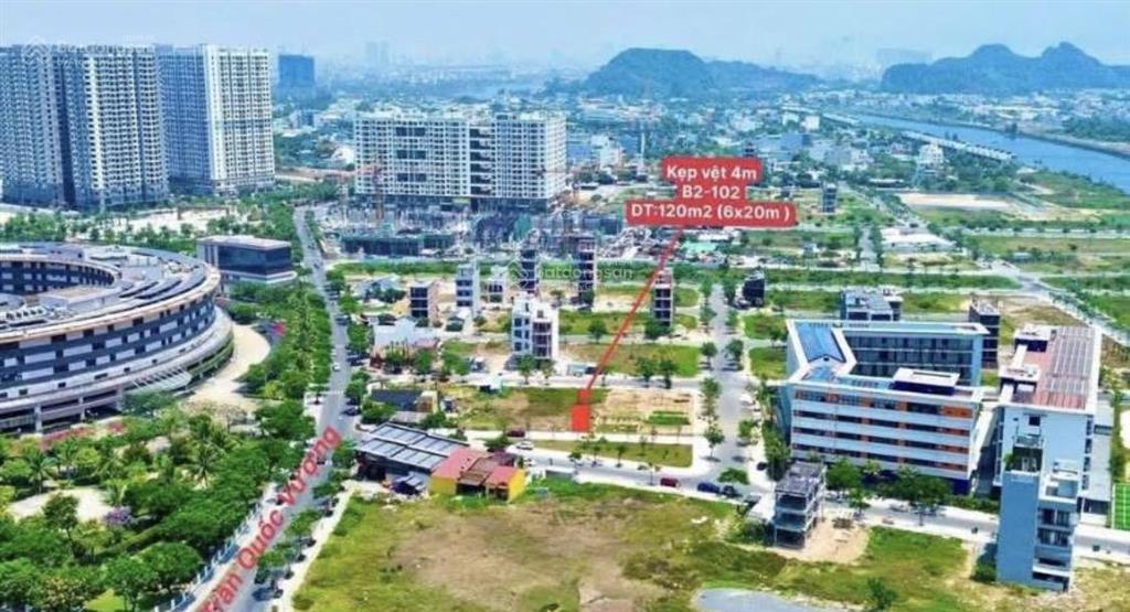 Siêu phẩm đất nền kẹp vệt cây xanh đối diện công viên fpt