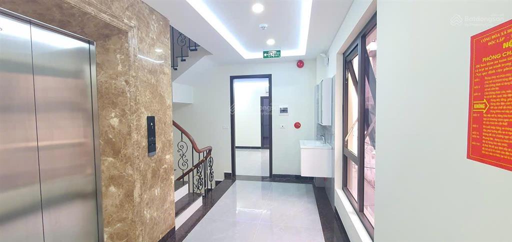 Siêu phẩm có 102 nguyễn trãi  75m2  build lô góc, 7 tầng thang máy xây mới  3 mặt ngõ.