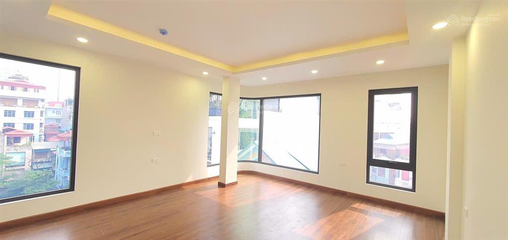 Siêu phẩm có 102 nguyễn trãi  75m2  build lô góc, 7 tầng thang máy xây mới  3 mặt ngõ.