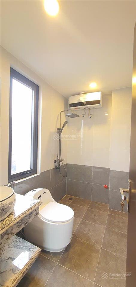 Siêu phẩm có 102 nguyễn trãi  75m2  build lô góc, 7 tầng thang máy xây mới  3 mặt ngõ.