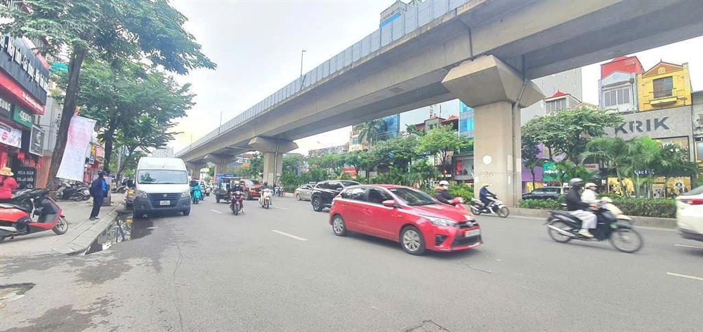 Siêu phẩm có 102 nguyễn trãi  75m2  build lô góc, 7 tầng thang máy xây mới  3 mặt ngõ.