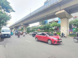 Siêu phẩm có 102 nguyễn trãi  75m2  build lô góc, 7 tầng thang máy xây mới  3 mặt ngõ.