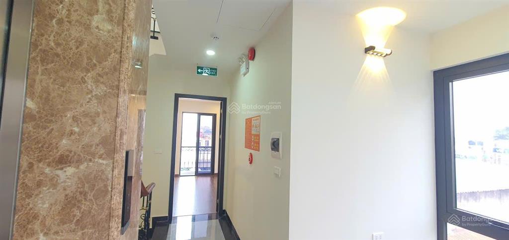 Siêu phẩm có 102 nguyễn trãi  75m2  build lô góc, 7 tầng thang máy xây mới  3 mặt ngõ.