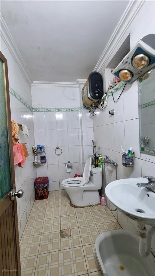 Chính chủ bán nhà dân xây, ngõ khoảng 10 mét, tại hoàng quốc việt