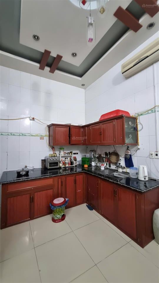 Chính chủ bán nhà dân xây, ngõ khoảng 10 mét, tại hoàng quốc việt