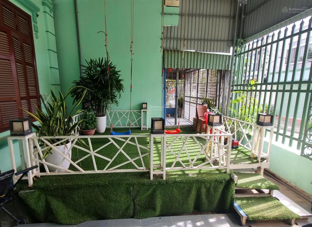 Chính chủ bán nhà dân xây, ngõ khoảng 10 mét, tại hoàng quốc việt