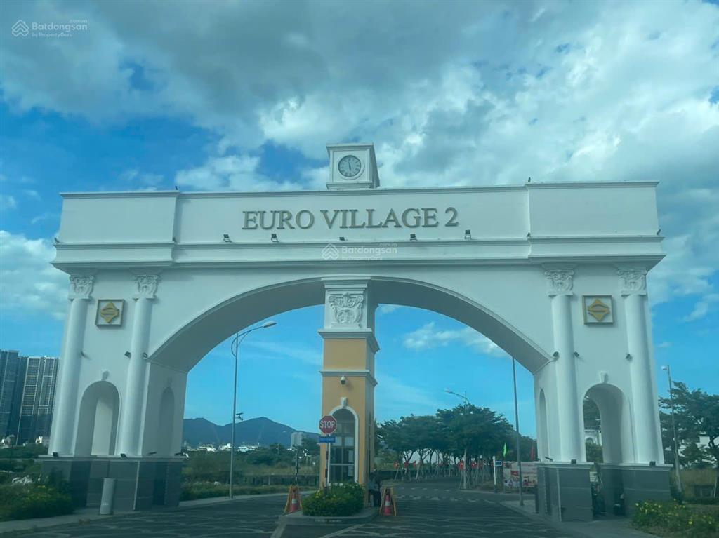 Bán đất lô góc 2 mặt tiền euro village 2  dt 670m2  giá 100tr/m2  vị trí đẹp, kinh doanh đỉnh