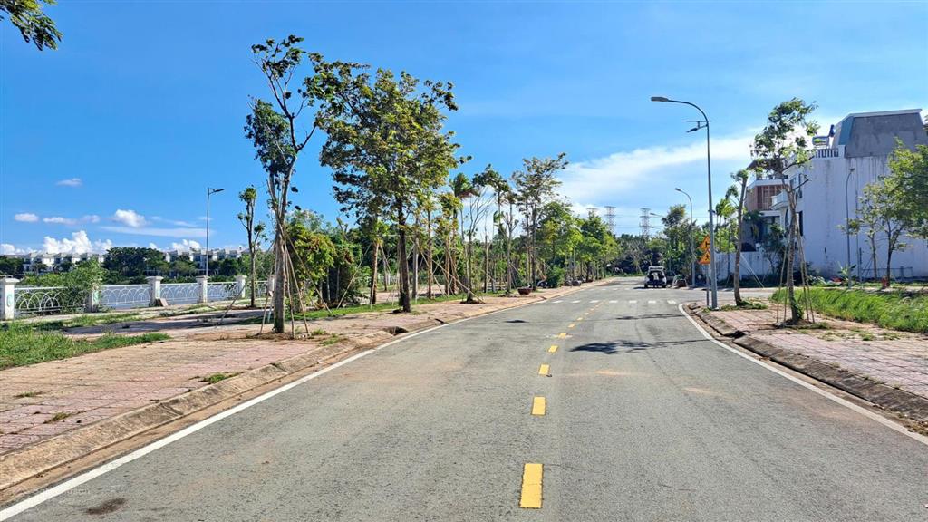 Đất kdc bộ công an phạm hữu lầu 153m2 giá 12.9 tỷ