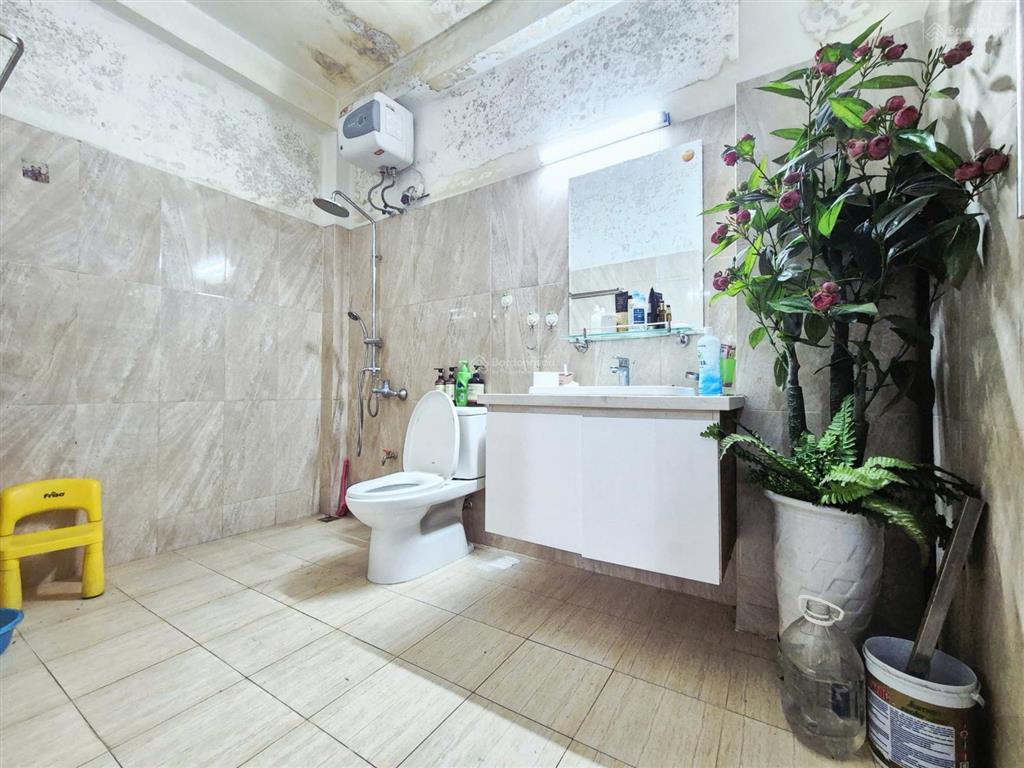 Cực sốc 5,7 tỷ bán gấp 6 tầng, 31 m2, nhà liền kề  kđt định công, thanh xuân, hà nội