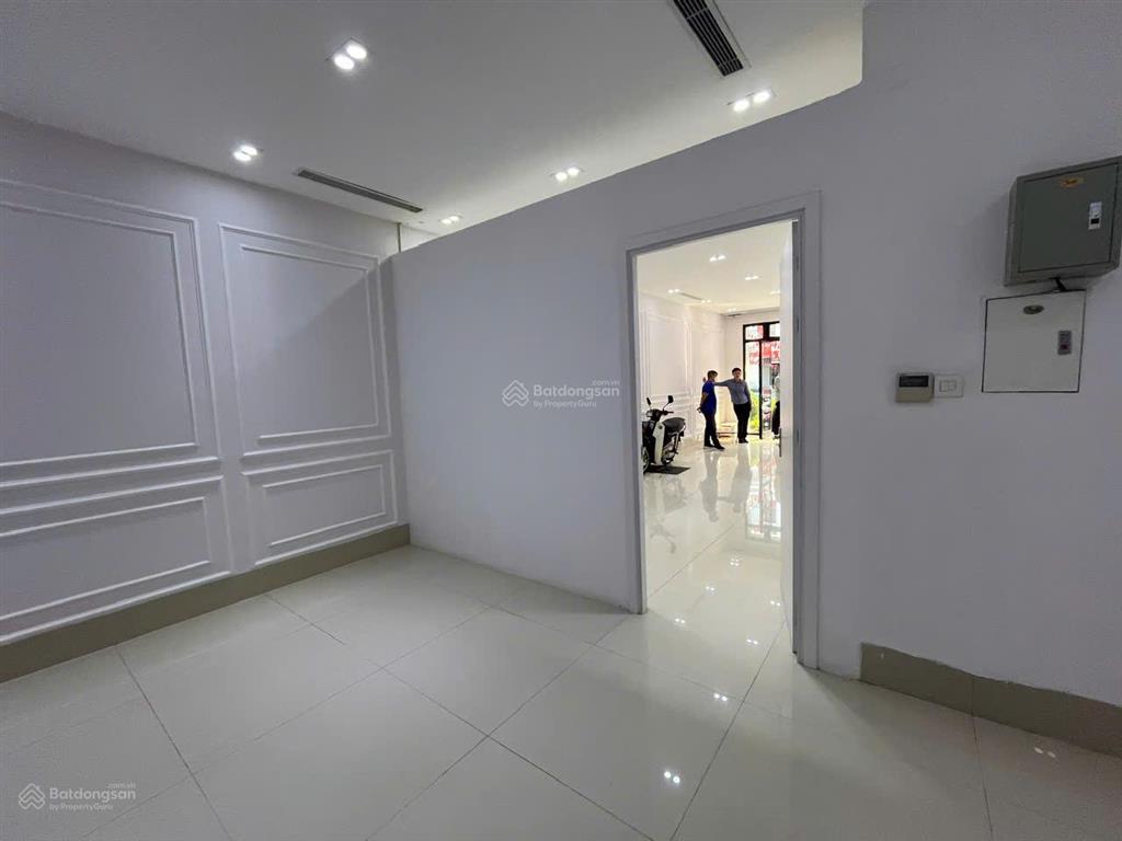 Cho thuê tầng 1, dt 120m2 thông sàn, mt 6m5 cực đẹp tại vinhome gardenia hàm nghi giá 25tr/tháng