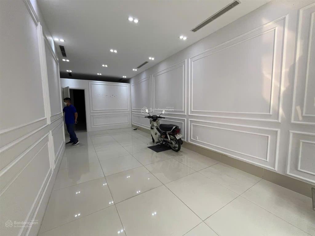 Cho thuê tầng 1, dt 120m2 thông sàn, mt 6m5 cực đẹp tại vinhome gardenia hàm nghi giá 25tr/tháng