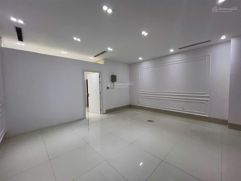 Cho thuê tầng 1, dt 120m2 thông sàn, mt 6m5 cực đẹp tại vinhome gardenia hàm nghi giá 25tr/tháng