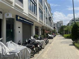 Cho thuê biệt thự vinhomes gardenia hàm nghi dt 95m2 x 5 tầng bàn giao đầy đủ cực đẹp