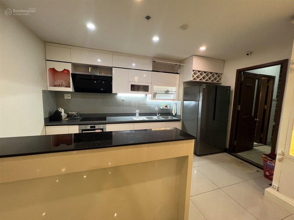 Giá rẻ cho thuê căn hộ giai việt 150m2, 3 phòng 2wc có nội thất 14triệu