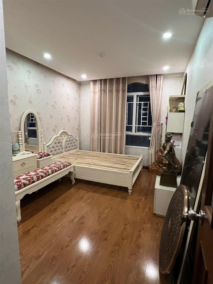 Giá rẻ cho thuê căn hộ giai việt 150m2, 3 phòng 2wc có nội thất 14triệu