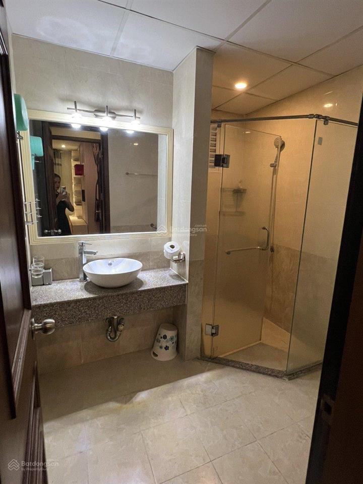 Giá rẻ cho thuê căn hộ giai việt 150m2, 3 phòng 2wc có nội thất 14triệu