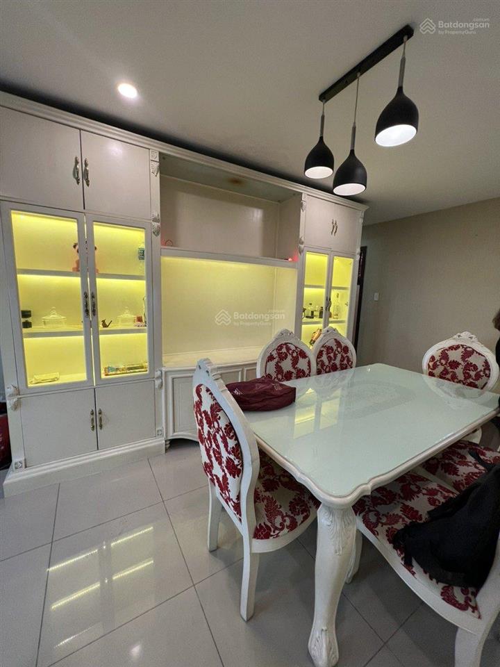 Giá rẻ cho thuê căn hộ giai việt 150m2, 3 phòng 2wc có nội thất 14triệu