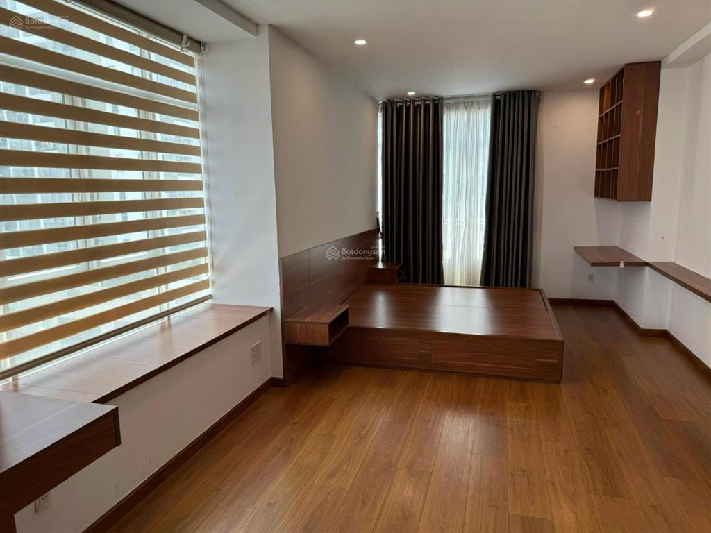 Giá tốt cho thuê căn hộ giai việt 150m2 3 phòng 2wc có nội thất 15 triệu