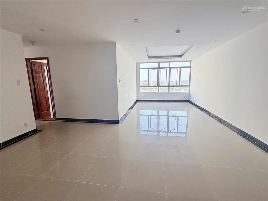 Chủ nhà bán gấp căn hộ giai việt 115m2 2phòng 2wc tặng nội thất , có sổ hồng chỉ 5tỷ4