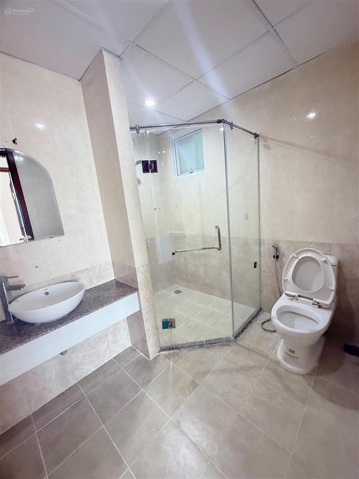 Chủ nhà bán gấp căn hộ giai việt 115m2 2phòng 2wc tặng nội thất , có sổ hồng chỉ 5tỷ4