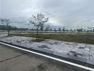 Bán đất mặt hồ diễn loan giá cực tốt. sổ đỏ đầy đủ. đón sóng trung tâm hành chính mới của tỉnh