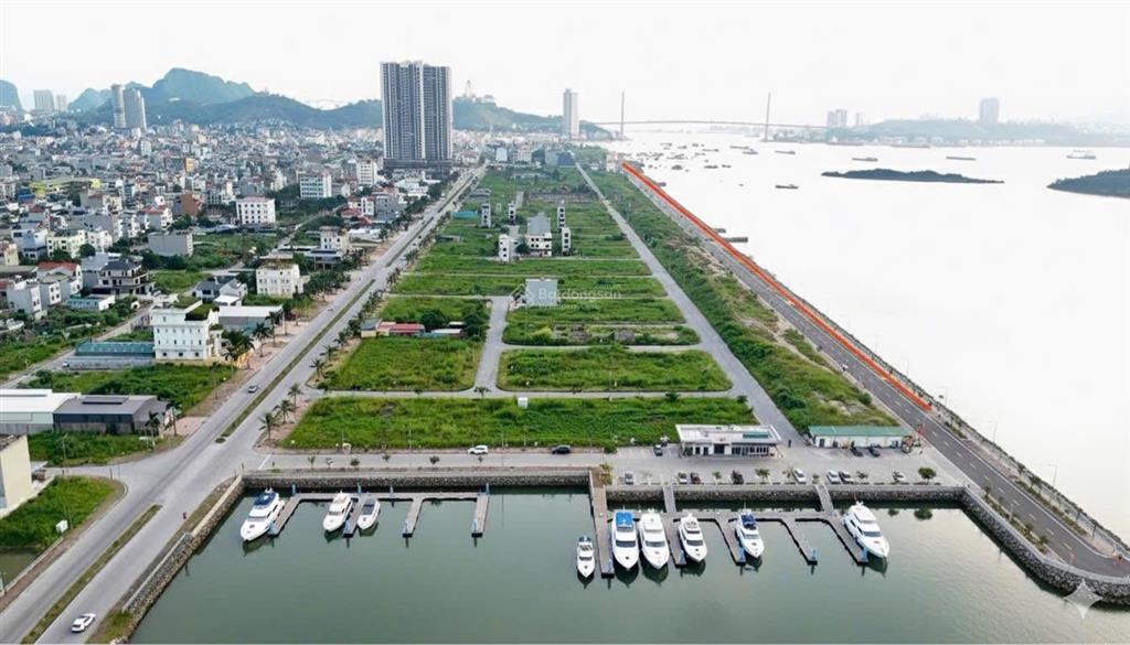 Bán gấp ô góc vườn hoa giá cắt lỗ cực sâu.cao xanh hà khánh b mở rộng.  0978 012 ***