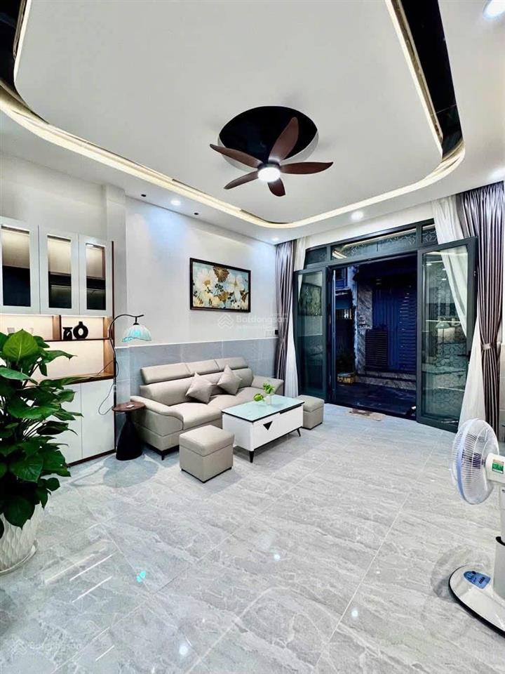 Nhà giáp tên lửa hẻm xe hơi ở liền
