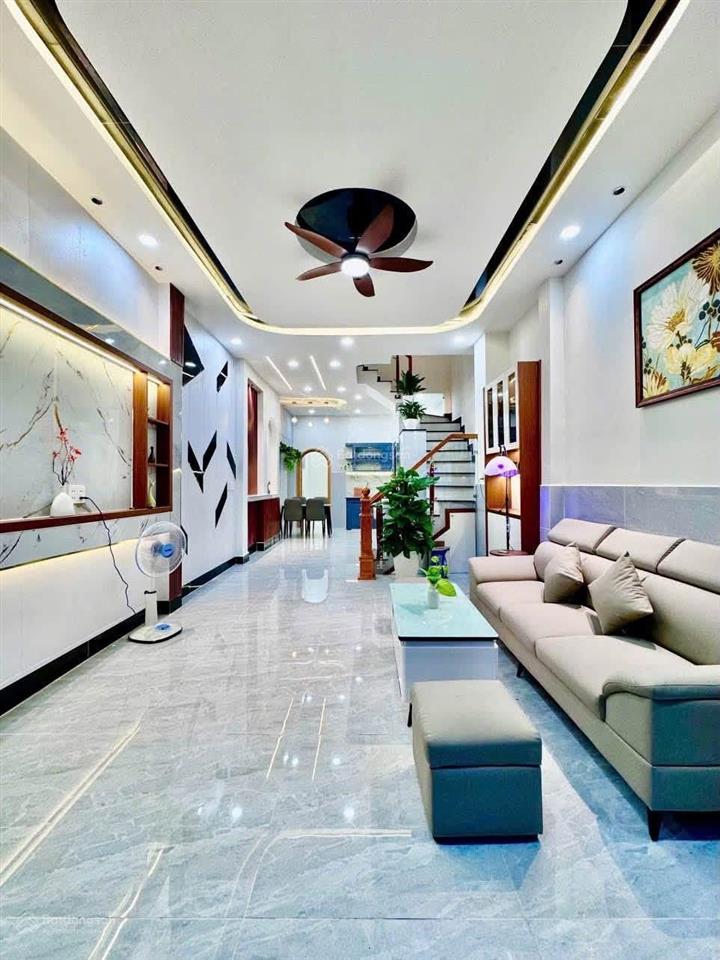 Nhà giáp tên lửa hẻm xe hơi ở liền